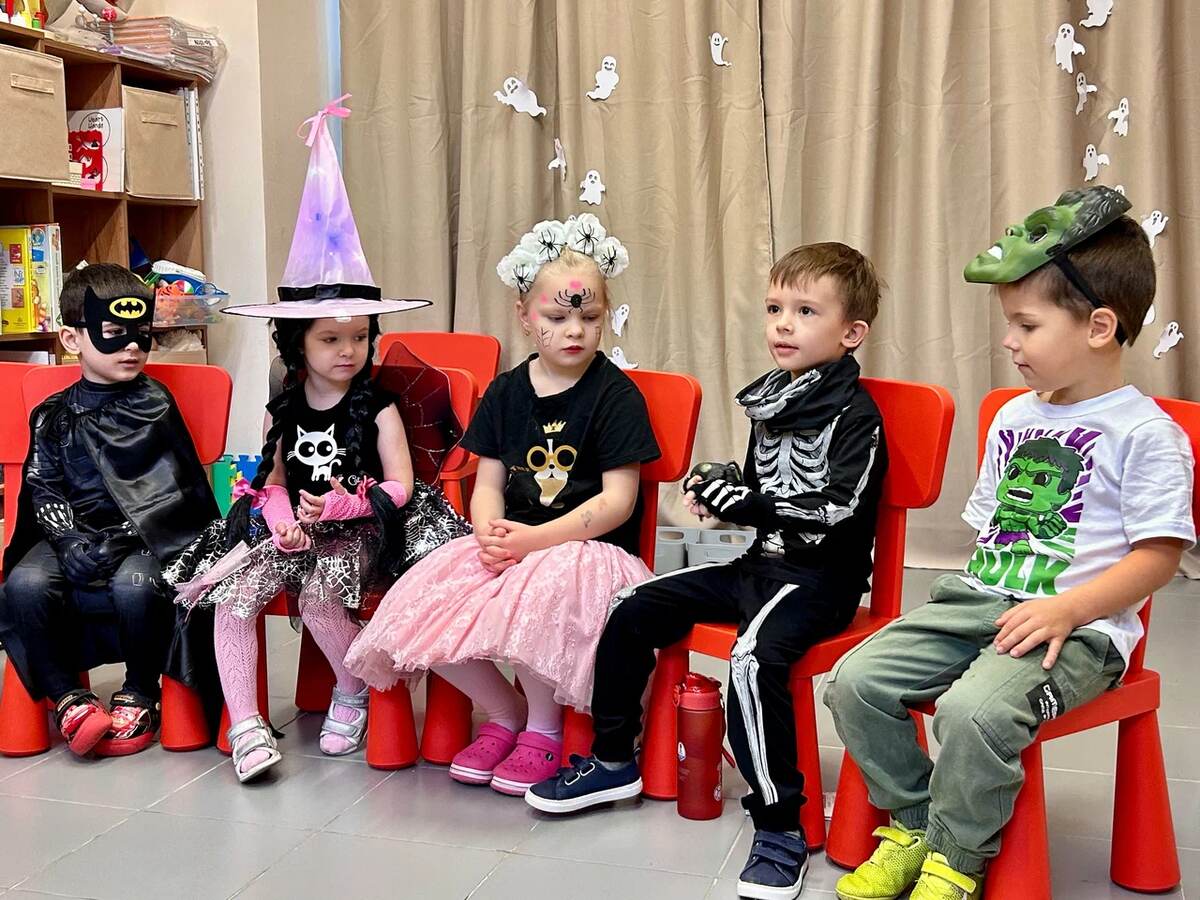 Праздник Halloween в языковой школе SpeakEng: дети в костюмах, Коммунарка
